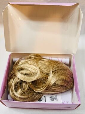 Paula Young Clip-In Hairpiece Blonde #22 Flowing Style A3314 NIB